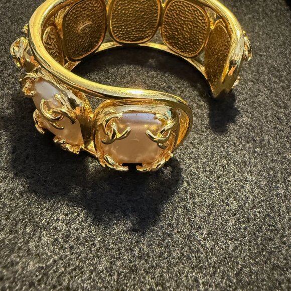 Super rare Chanel gold and pearl cuff vintage bracelet - Picture 6 of 7